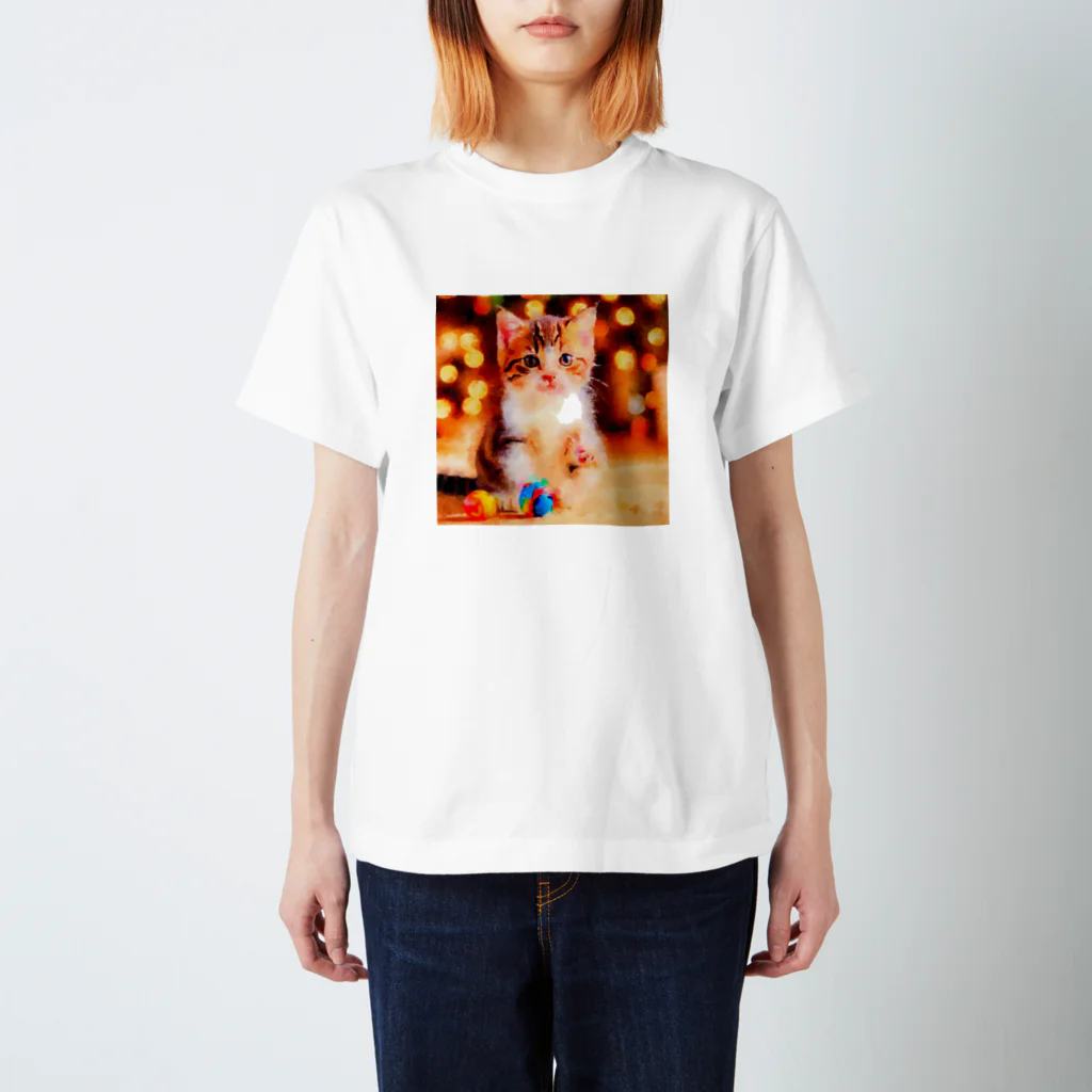 猫好きの谷の猫の水彩画/キジシロねこのイラスト/おもちゃで遊ぶキジ白ネコ Regular Fit T-Shirt