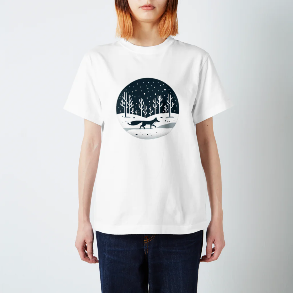 hinasoyuの雪原の狐独 Regular Fit T-Shirt