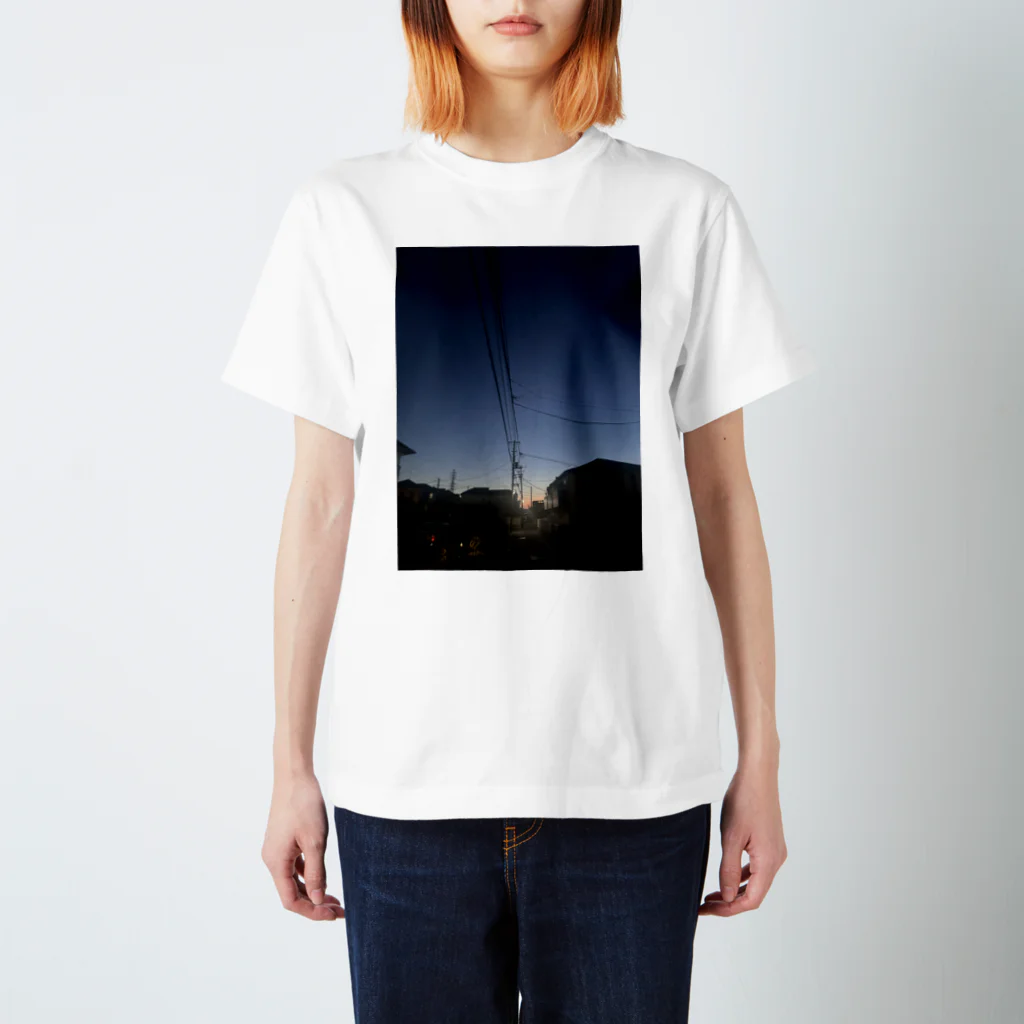 Chama's shopの何気ない日常の夕日 スタンダードTシャツ