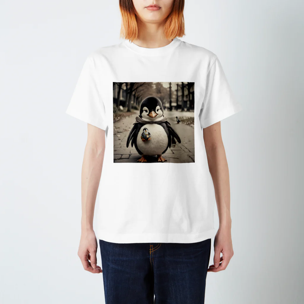 Mt_hatakeのお出かけペンギン Regular Fit T-Shirt