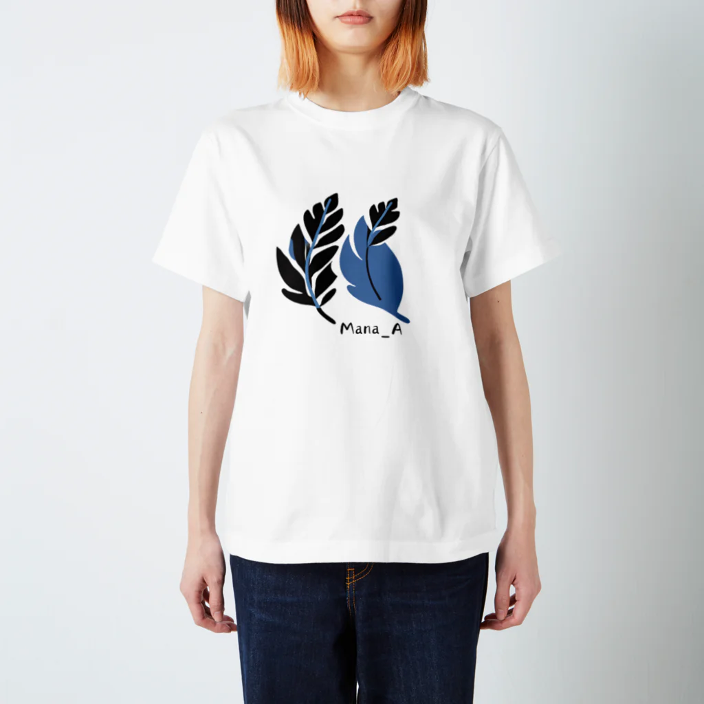 Mana Aのカラフル熱帯植物 Regular Fit T-Shirt