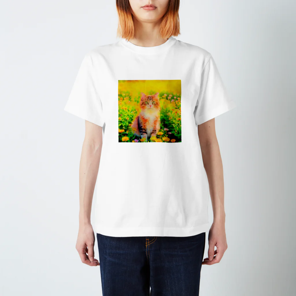 猫好きの谷の猫の水彩画/花畑のマンチカンねこのイラスト/キジトラネコ スタンダードTシャツ