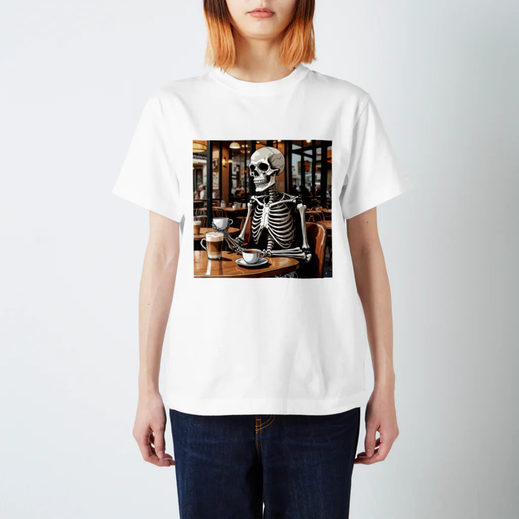 nao-tommyのブレイクタイムな骸骨 Regular Fit T-Shirt