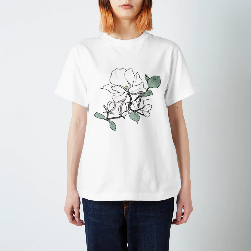 M's Studioの気高く咲くマグノリアの花 スタンダードTシャツ