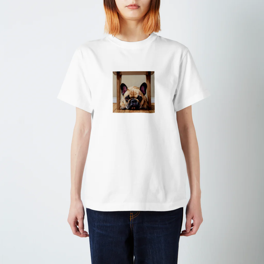 ohagitoomochiの隠れているフレンチブルドッグ Regular Fit T-Shirt