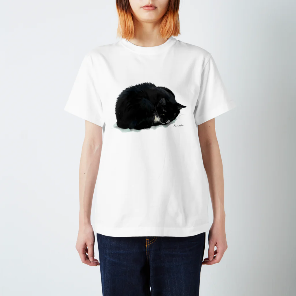 kinako-japanのこわがりなくつしたねこ Regular Fit T-Shirt