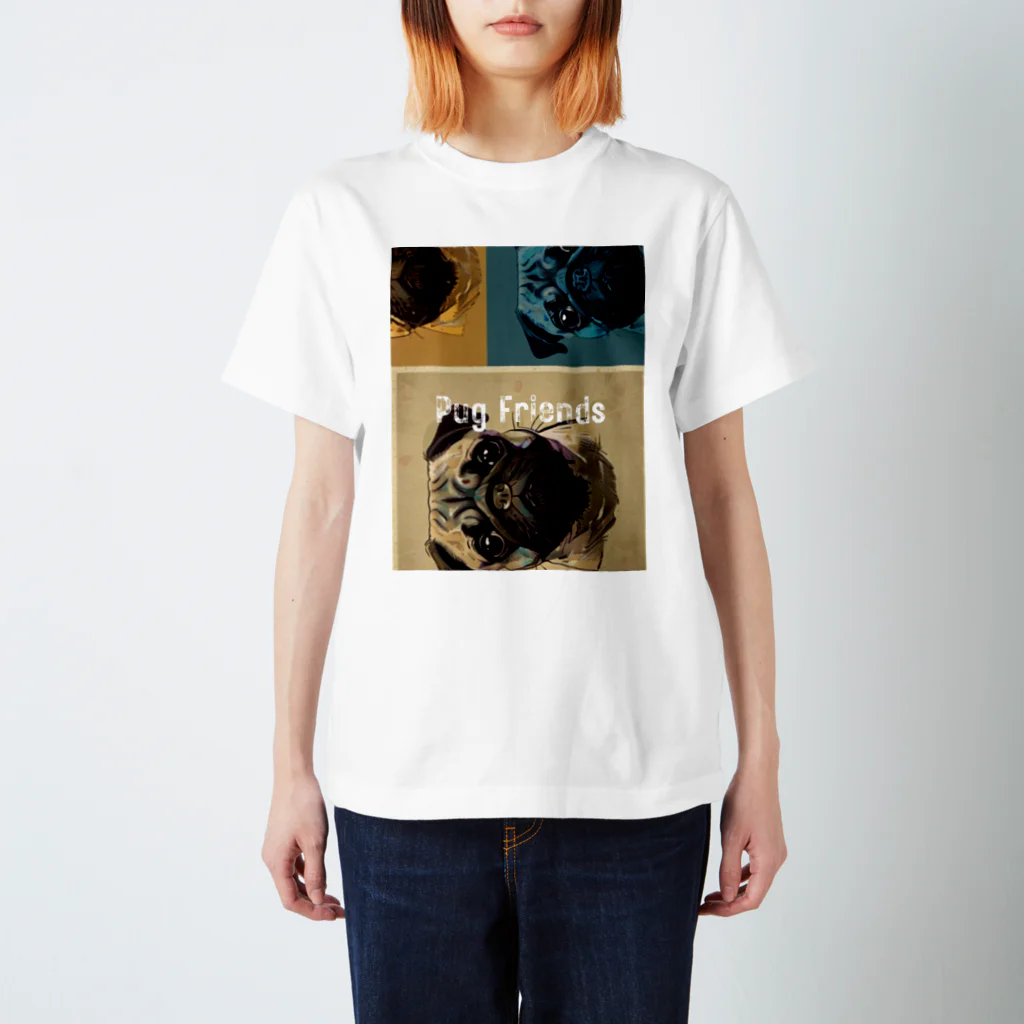 Pug Friendsの愛らしいパグの魅力 Regular Fit T-Shirt