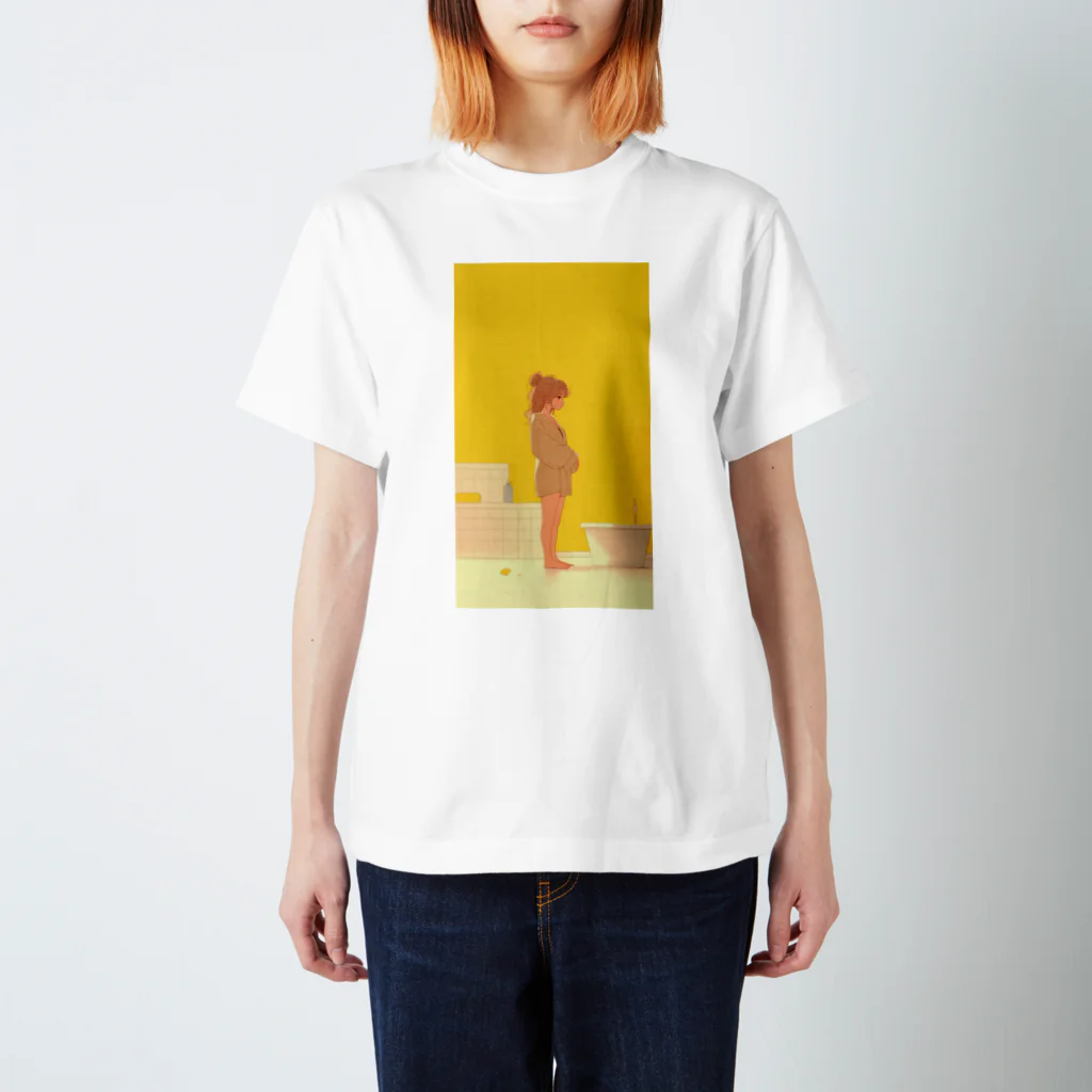 sakura_artのバスローブを着た可愛い女の子 Regular Fit T-Shirt