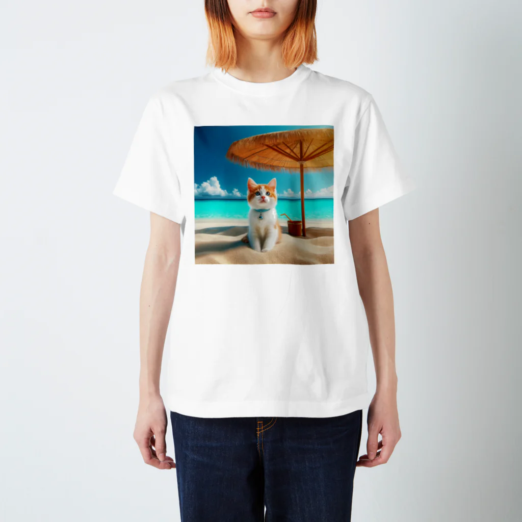 猫と紡ぐ物語の南国の海で一時のバカンスを楽しむ スタンダードTシャツ