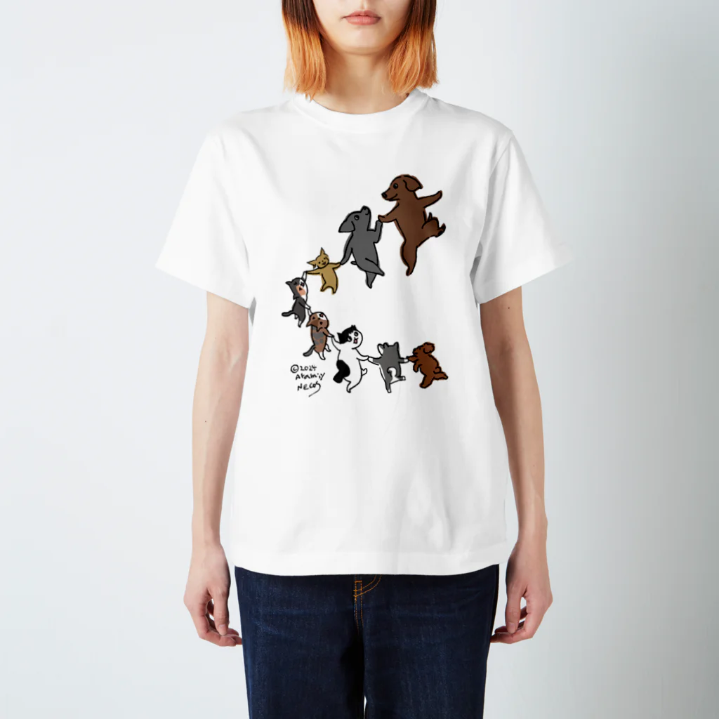 アラミイネコスの踊る犬猫たち Regular Fit T-Shirt