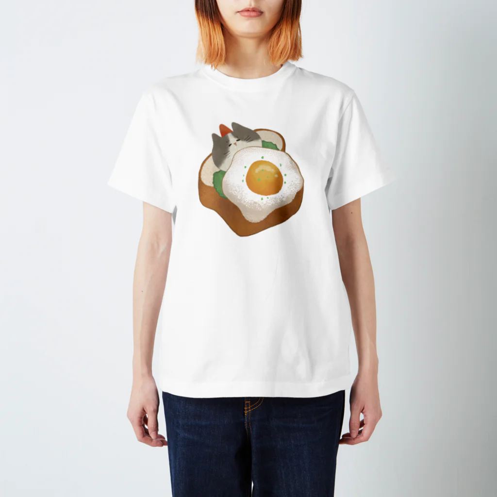 GOAT9 - ぼうし猫のイラストグッズ -のすやすや猫ちゃん Regular Fit T-Shirt