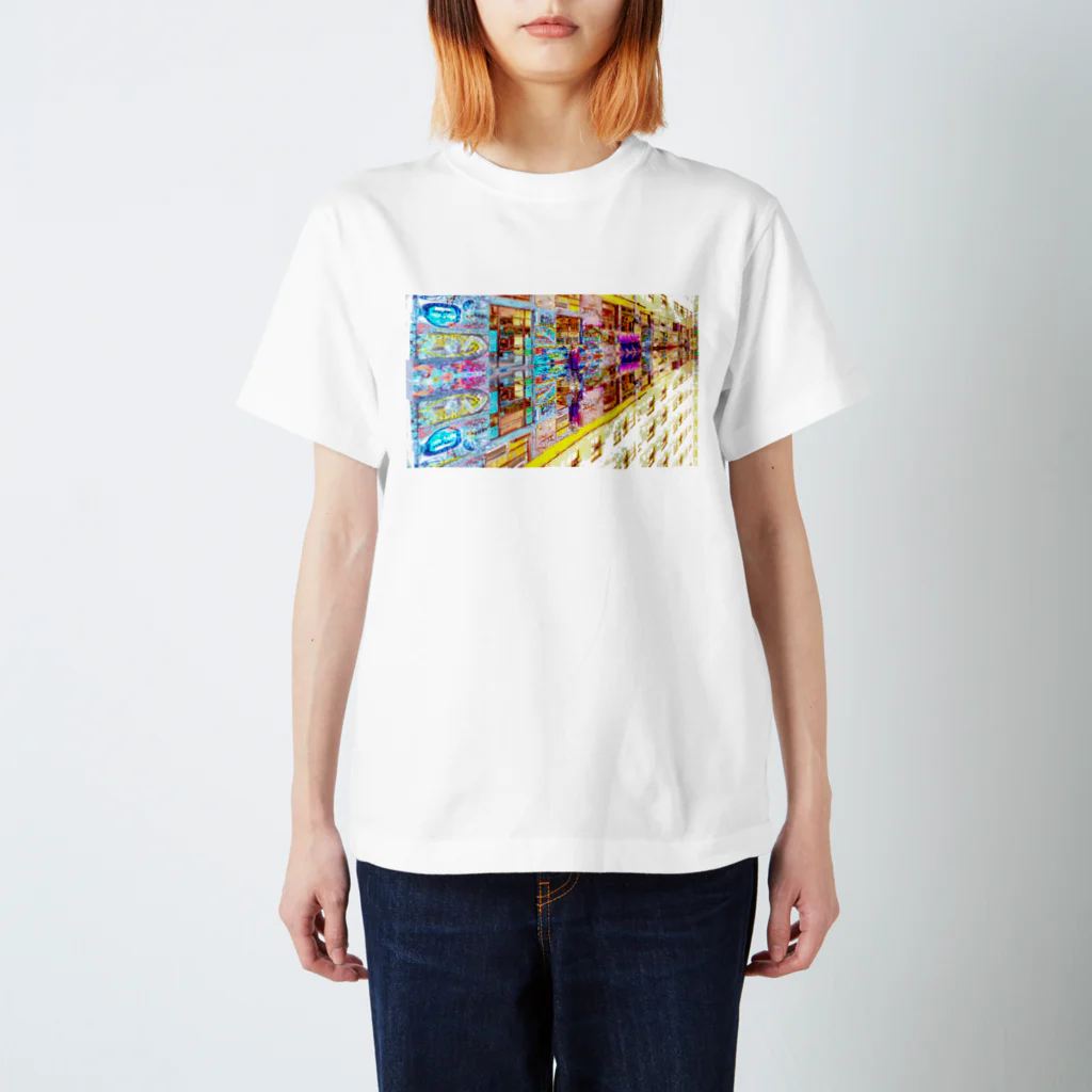 ジョー「鏡面反射のデジタルアート」(鈴木穣)の鏡面反射の坂道アート　Model「Vika_Glitter」 スタンダードTシャツ