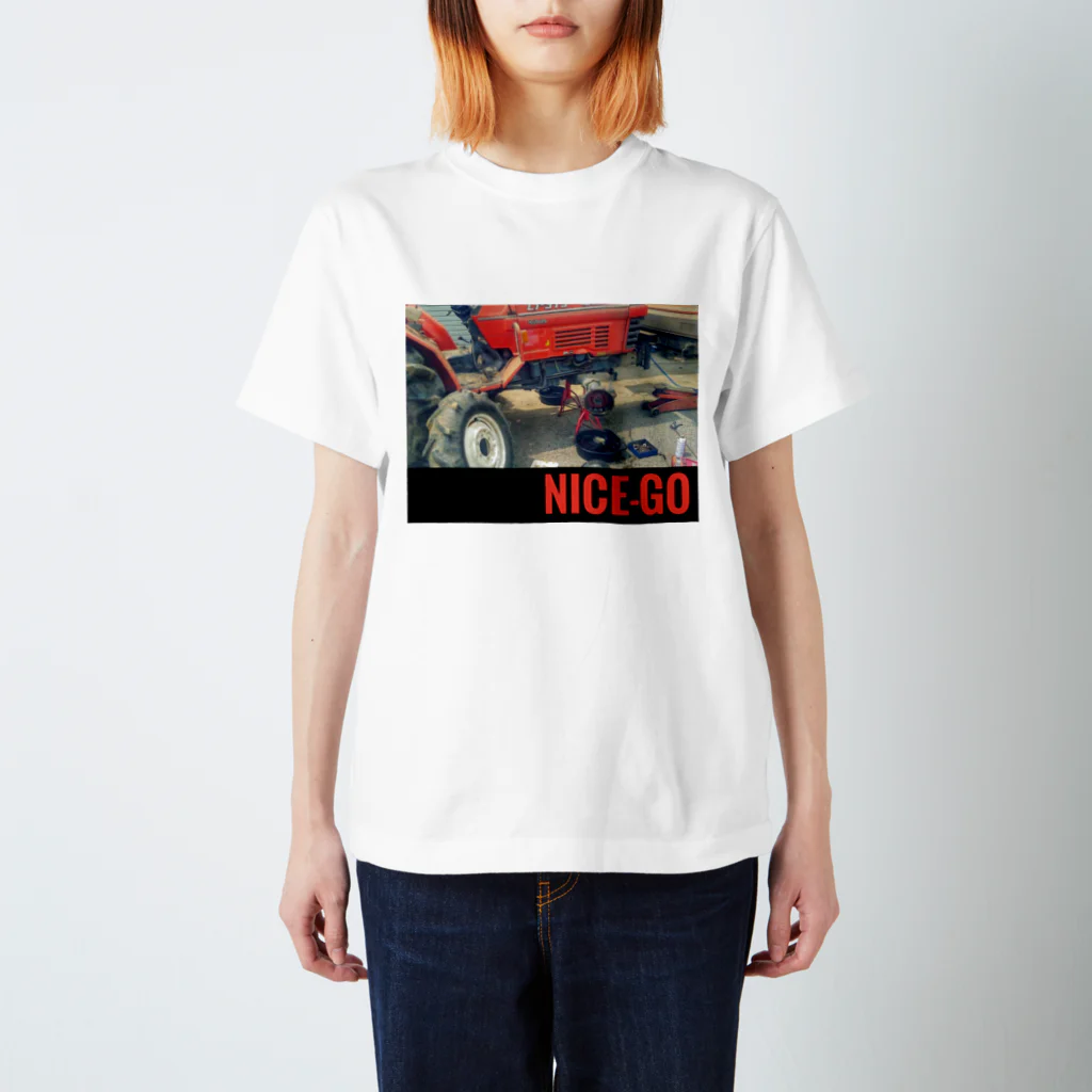 NICE-GOの前輪ケースOH! Regular Fit T-Shirt