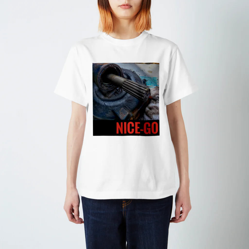 NICE-GOの力強いスプライン Regular Fit T-Shirt