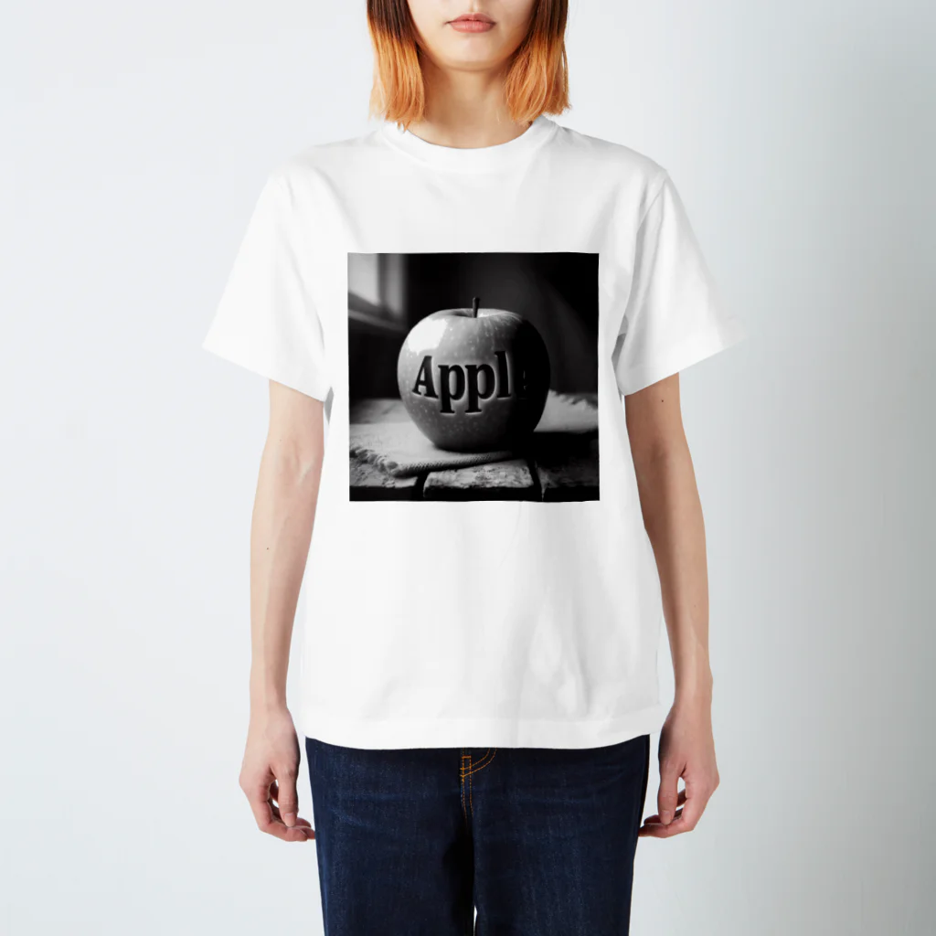 yuriseのモノトーンAppleグッズ Regular Fit T-Shirt