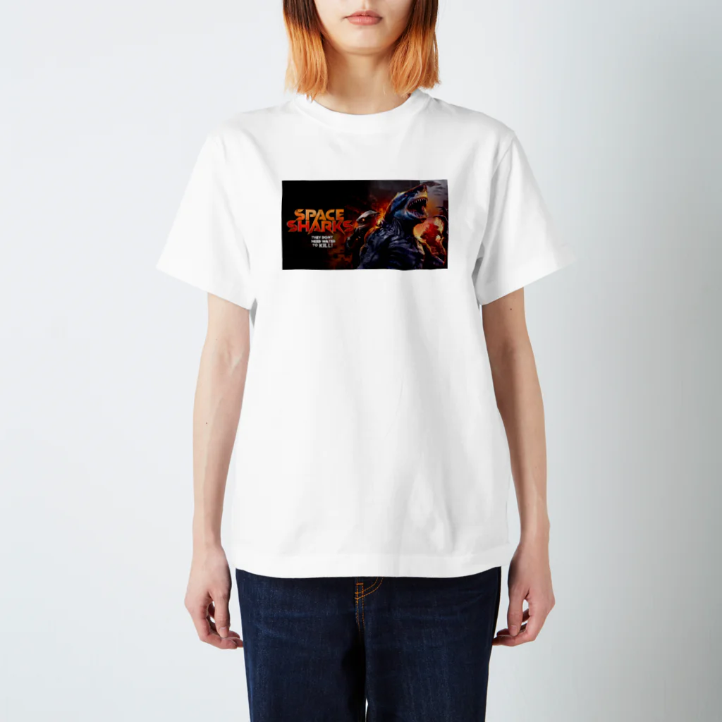 COMMA＋の『スペース・シャーク』U.Sオリジナルバージョン Regular Fit T-Shirt