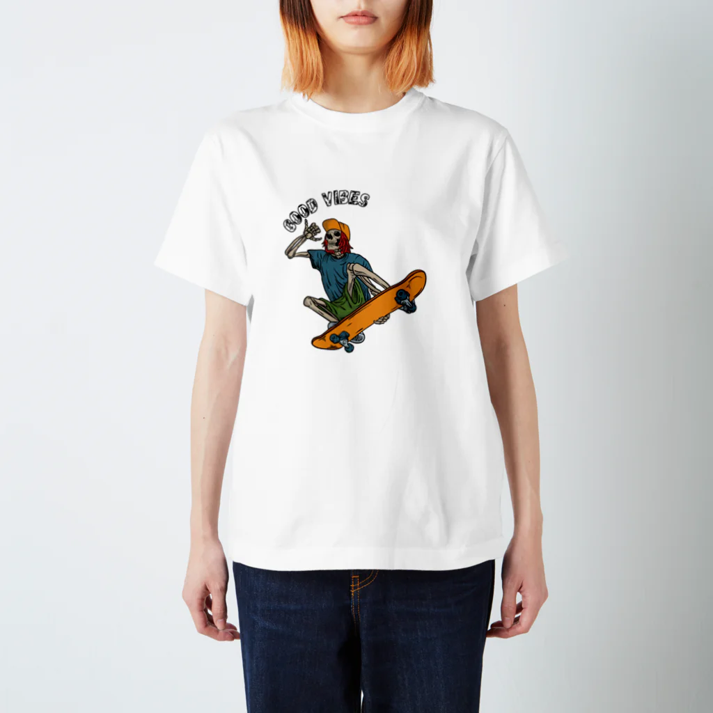 スタイリッシュ屋の【スカルスケーター】 Regular Fit T-Shirt