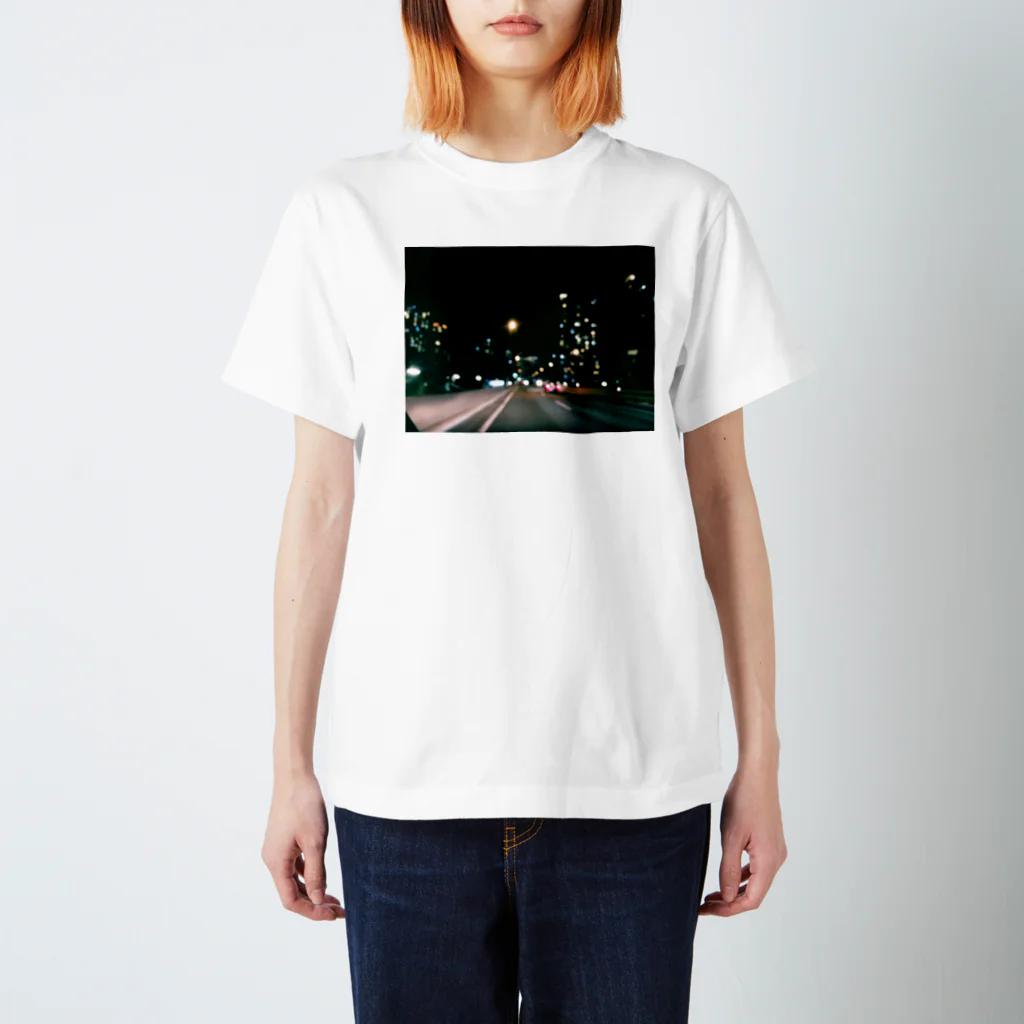 ｶﾈｺ ﾃﾞｽﾄﾛｲ ﾏﾅﾐの夜の夜 Regular Fit T-Shirt