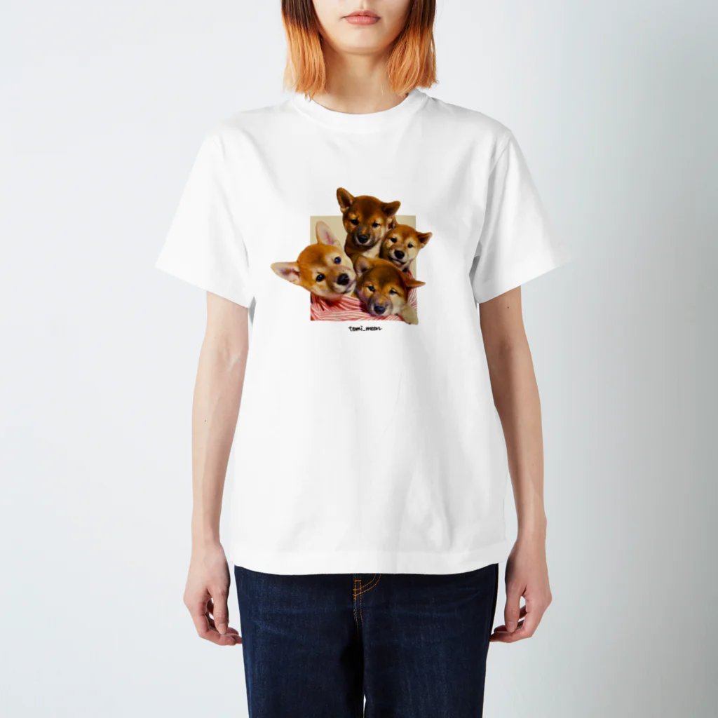 tomi_moonの【tomi_moon】柴犬のとびだす！4姉妹 カラー Regular Fit T-Shirt