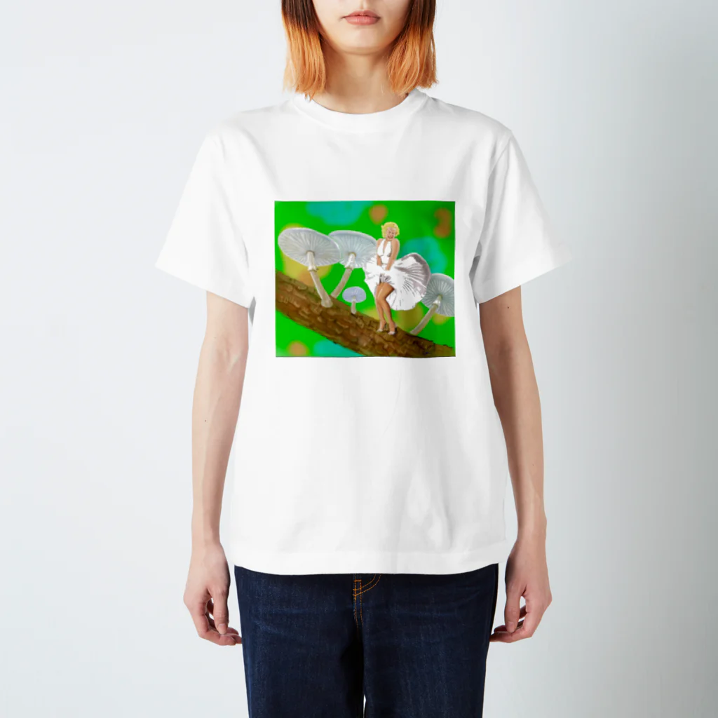 kinoko0827のホワイトプリーツメイト Regular Fit T-Shirt