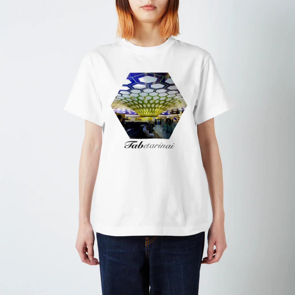 Tabetarinai Storeのアブダビ空港 - UAEシリーズ Regular Fit T-Shirt