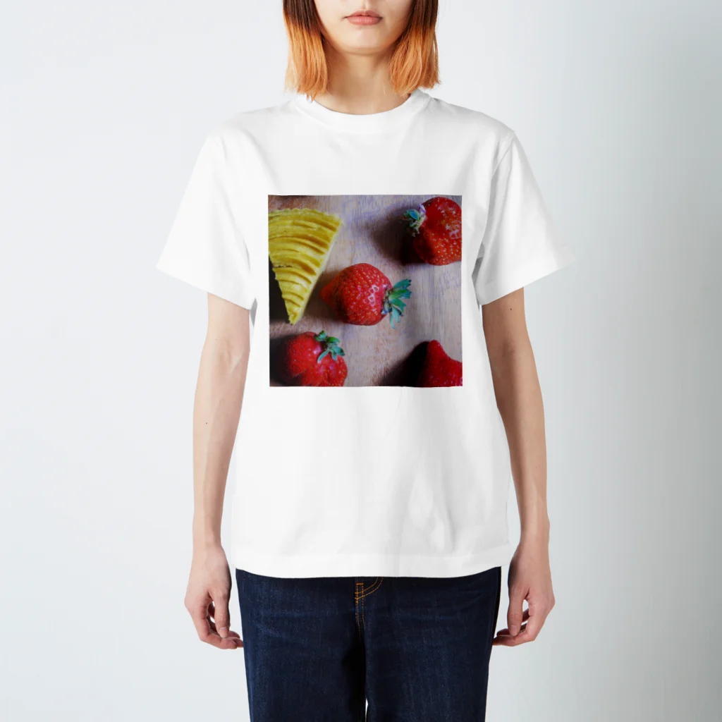 ユーサクのmorning strawberry スタンダードTシャツ