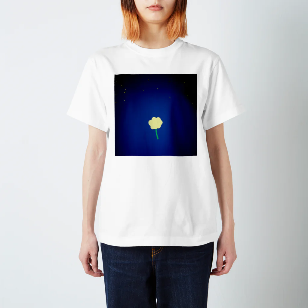 菜の花の夜空に浮かぶ一輪の花 Regular Fit T-Shirt