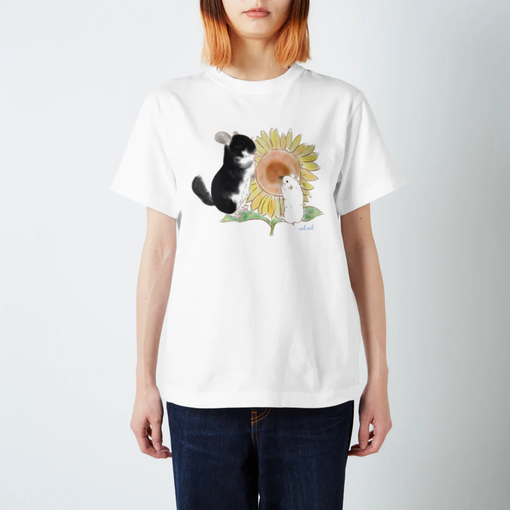 ぽこじろう雑貨店  mili mili (ミリミリ)のブラックベルベット ひまわり食べちゃうぞ Regular Fit T-Shirt