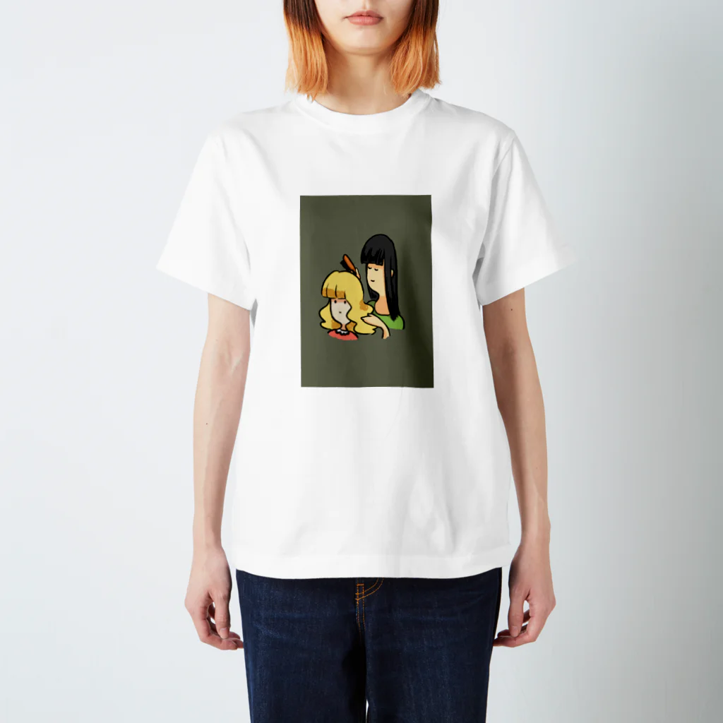 田尾そうじの髪をとかす女と、とかされる少女 スタンダードTシャツ