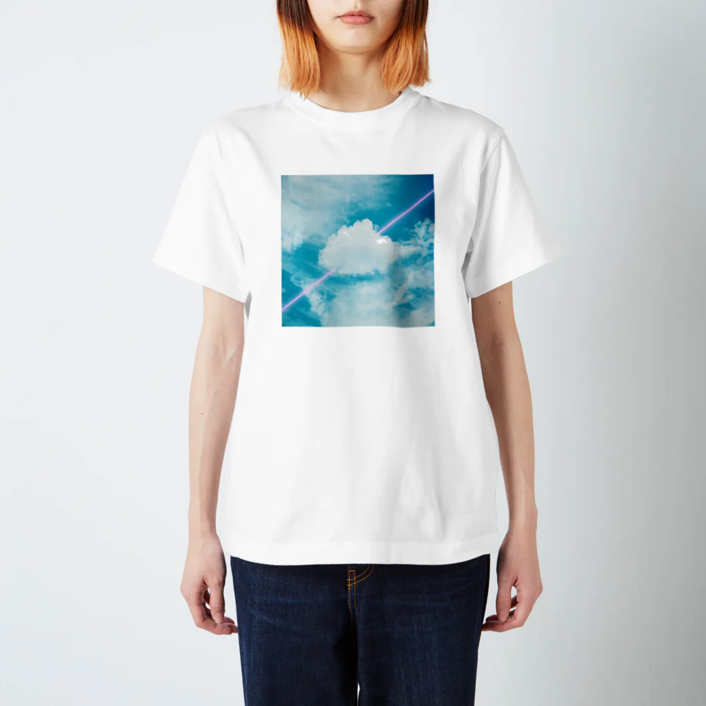 yuika hisaiの雲とネオン Regular Fit T-Shirt