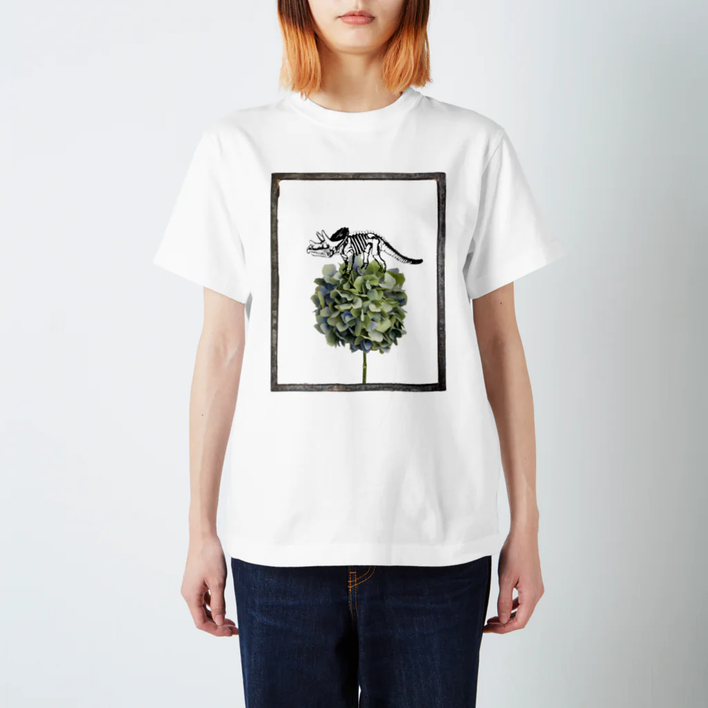 tottoのトリケラトプス骨格と紫陽花 スタンダードTシャツ