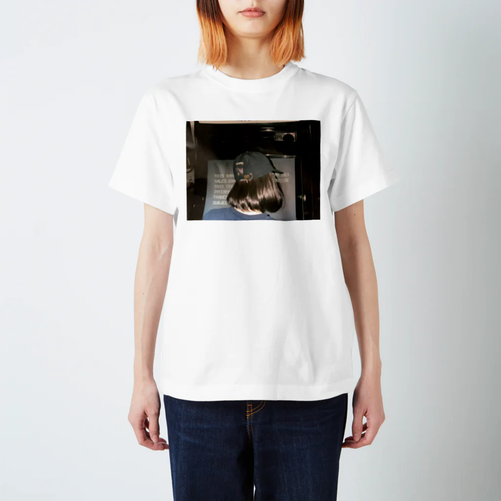 実優の彼女とゲーセン Regular Fit T-Shirt