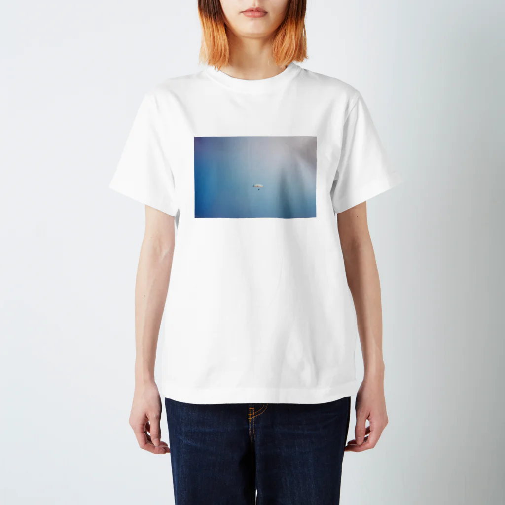 つばめの空を飛べたら Regular Fit T-Shirt