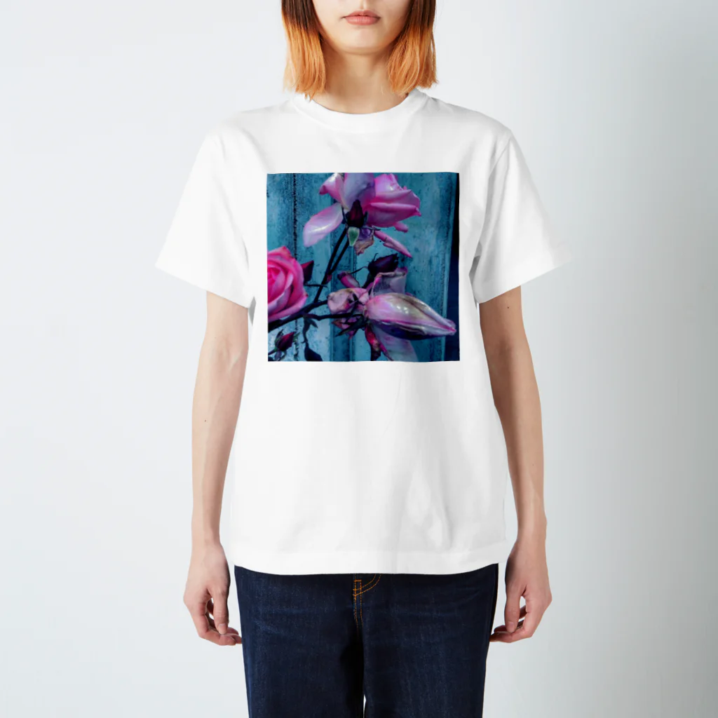8216vividの薔薇 Regular Fit T-Shirt