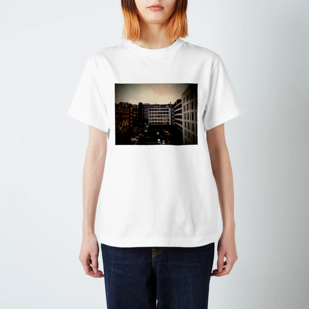 おさむしのまち Regular Fit T-Shirt