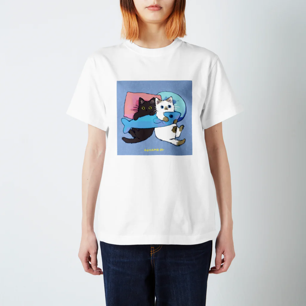 たたメーピーのたたメーピー 〈だきまくら🐟〉 スタンダードTシャツ