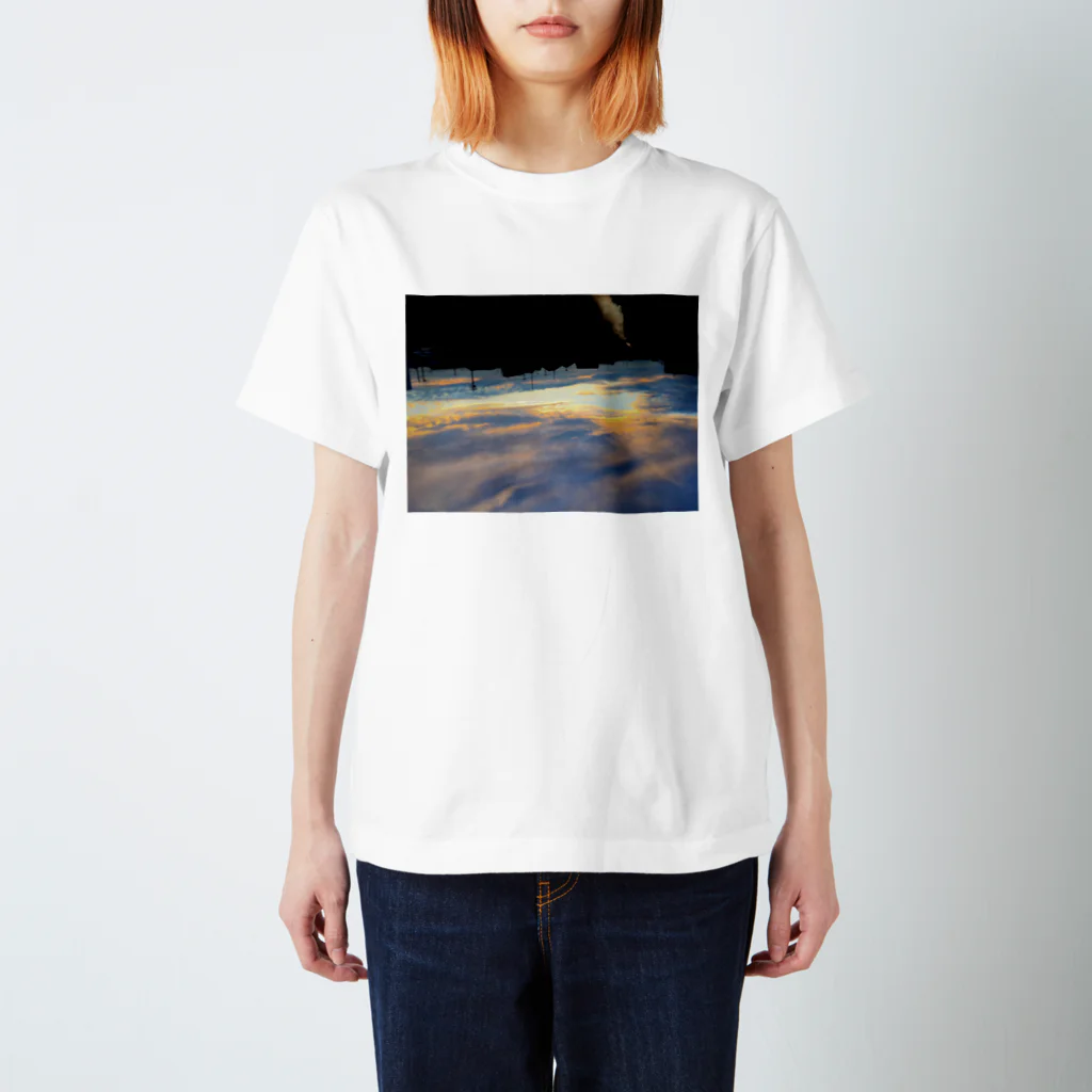 場末の夕空に落ちる Regular Fit T-Shirt