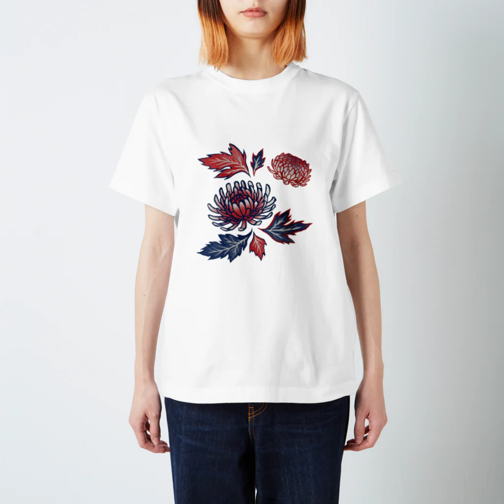 IZANAMI by Akane Yabushitaの【日本レトロ#03】菊 Regular Fit T-Shirt