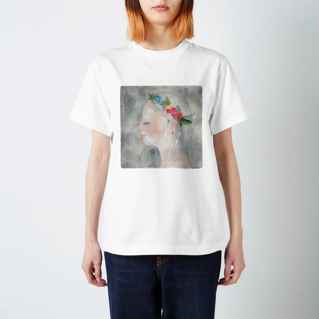  kuriko の花かんむりの女の子 スタンダードTシャツ