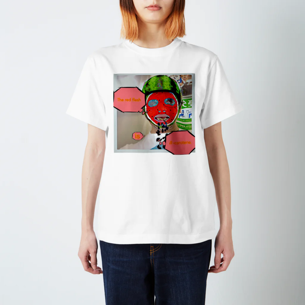 yooh’sbar☆のThe red flesh is β-carotene. Regular Fit T-Shirt
