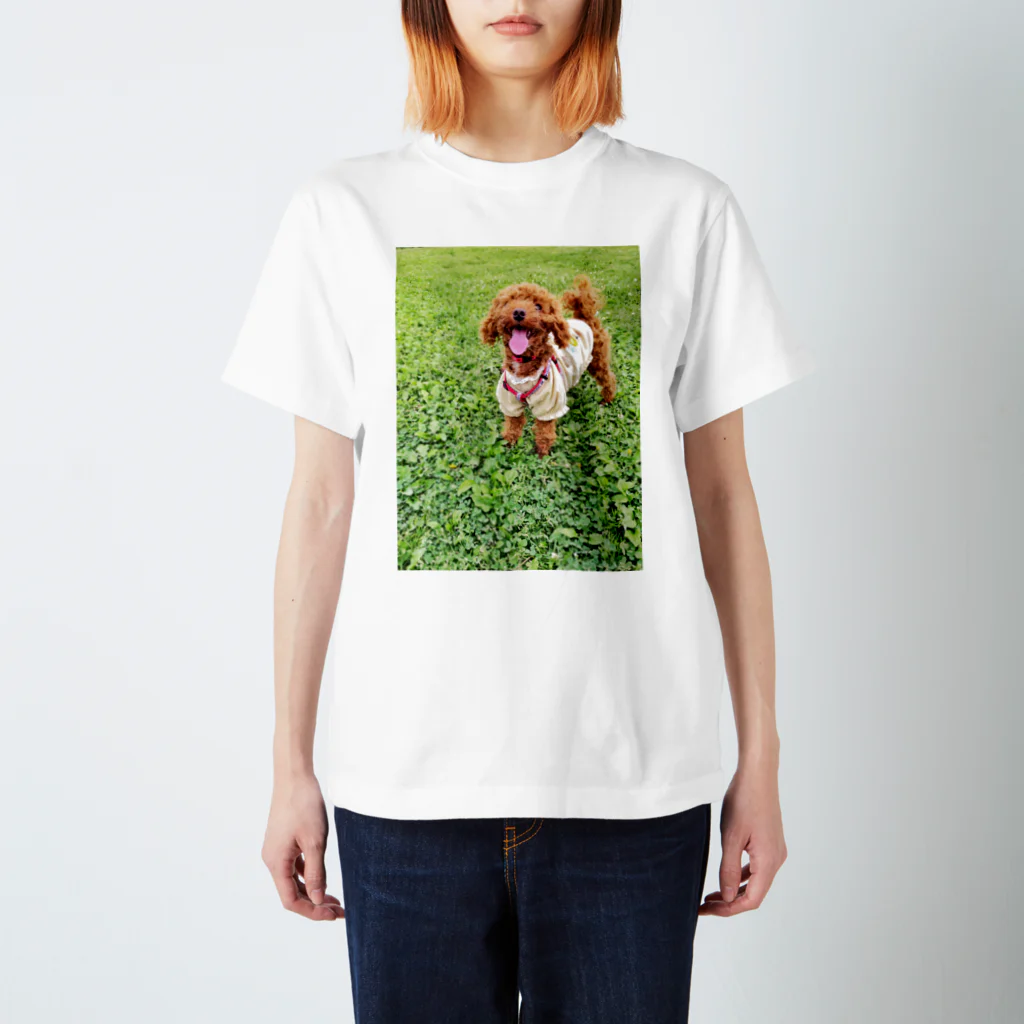 Happy Daysのクローバーと子犬 Regular Fit T-Shirt