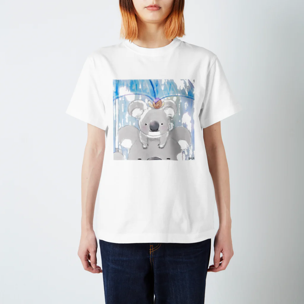 Bajeの雨の中のコアラ🐨 スタンダードTシャツ