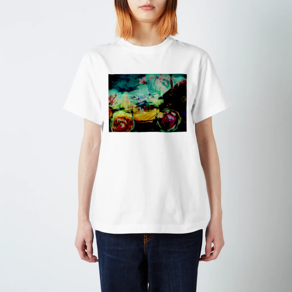 創作工房muccoの夕暮れの薔薇空 Regular Fit T-Shirt