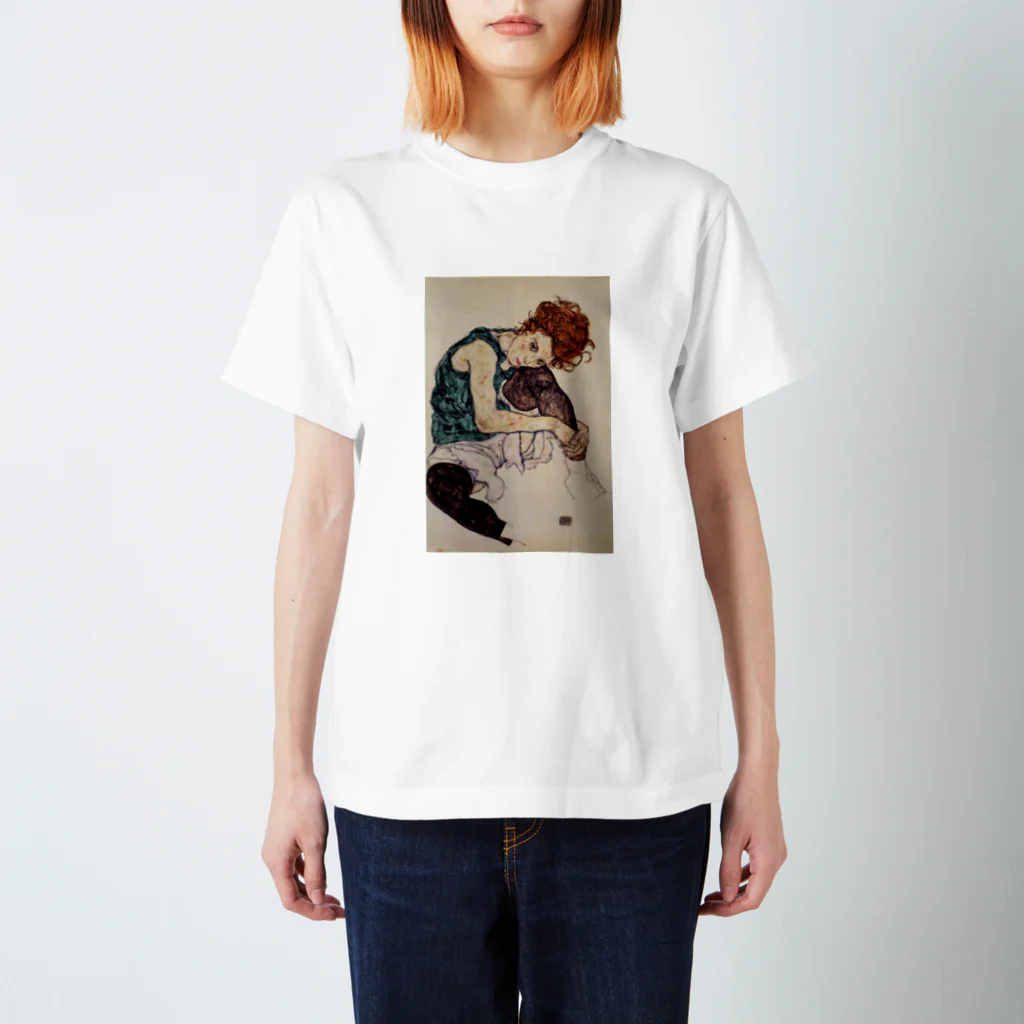 Art Baseのエゴン・シーレ / 1917 / Seated Woman with Bent Knee /Egon Schiele スタンダードTシャツ