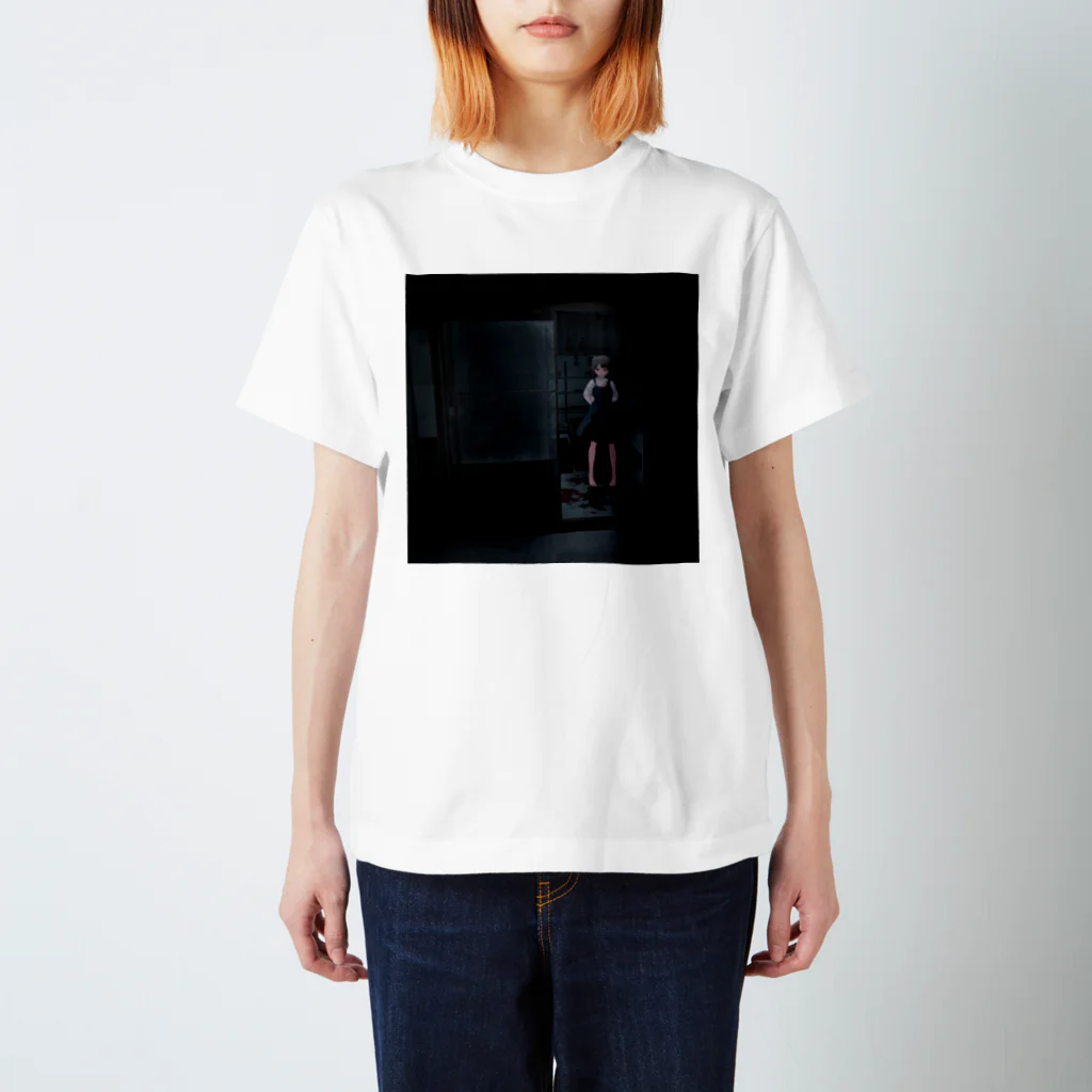 xsotaショップの佇む女の子 Regular Fit T-Shirt