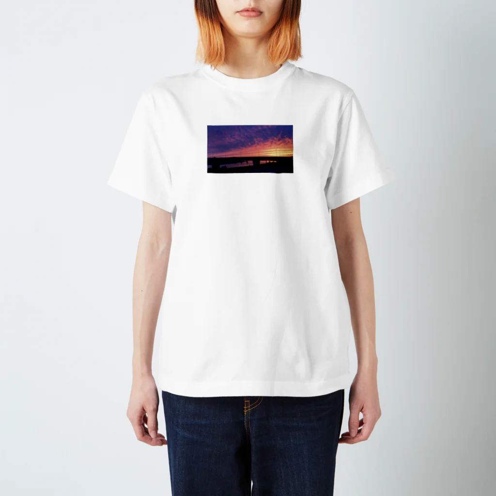 nevereatGrandmaの夕日 Regular Fit T-Shirt