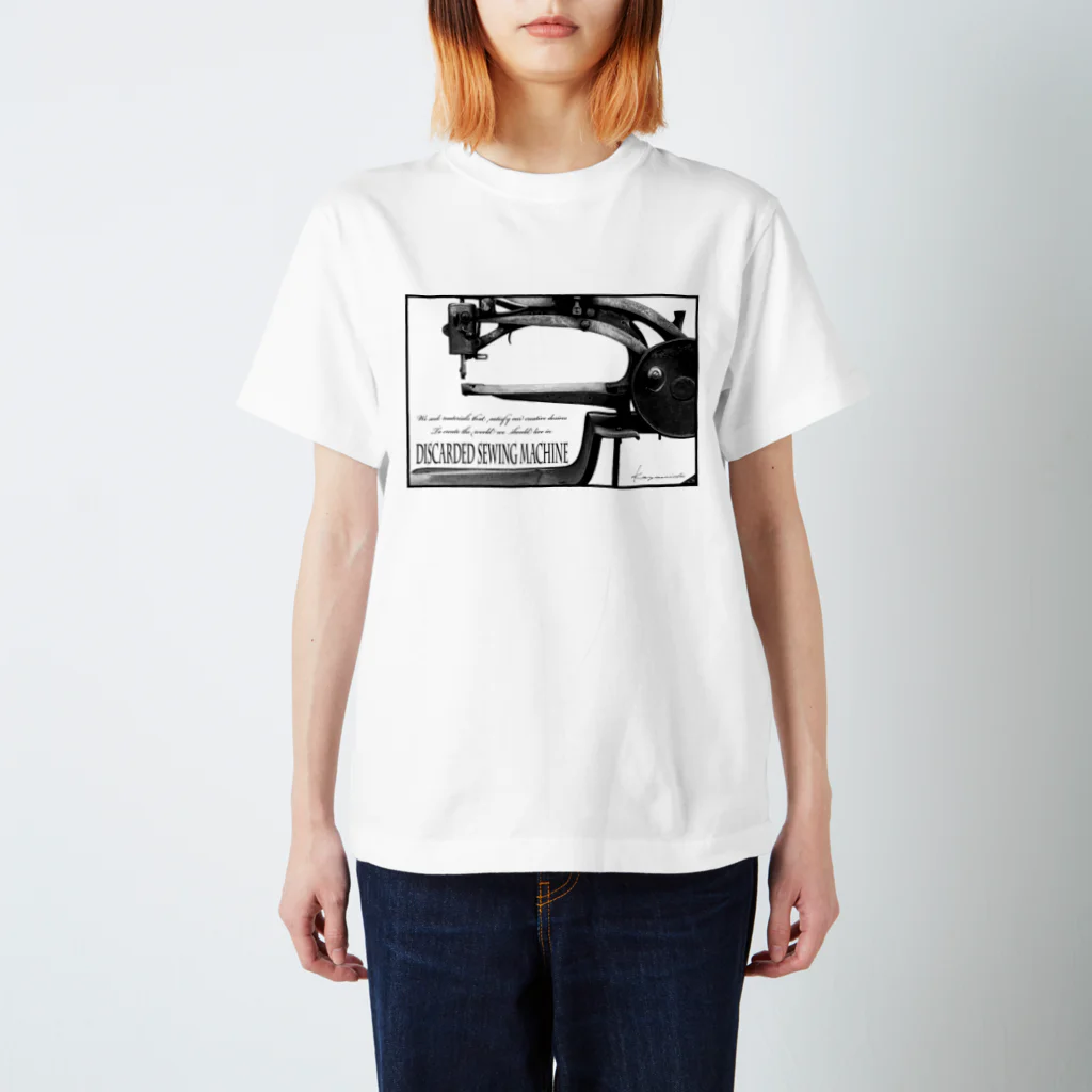 Kazumichi Otsubo's Souvenir departmentの棄てられたミシン ～ BW Regular Fit T-Shirt