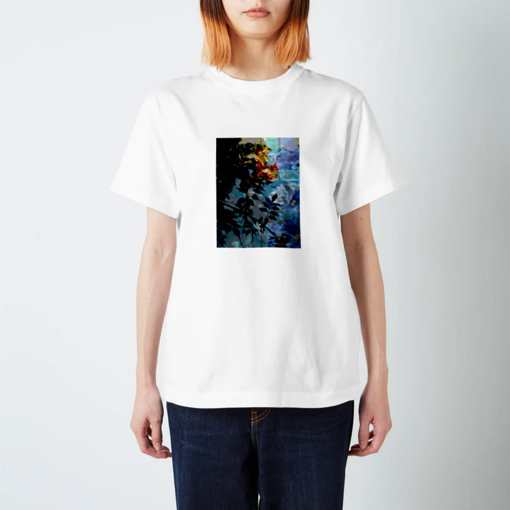 さかいまみの「studio344」の薔薇の影 Regular Fit T-Shirt