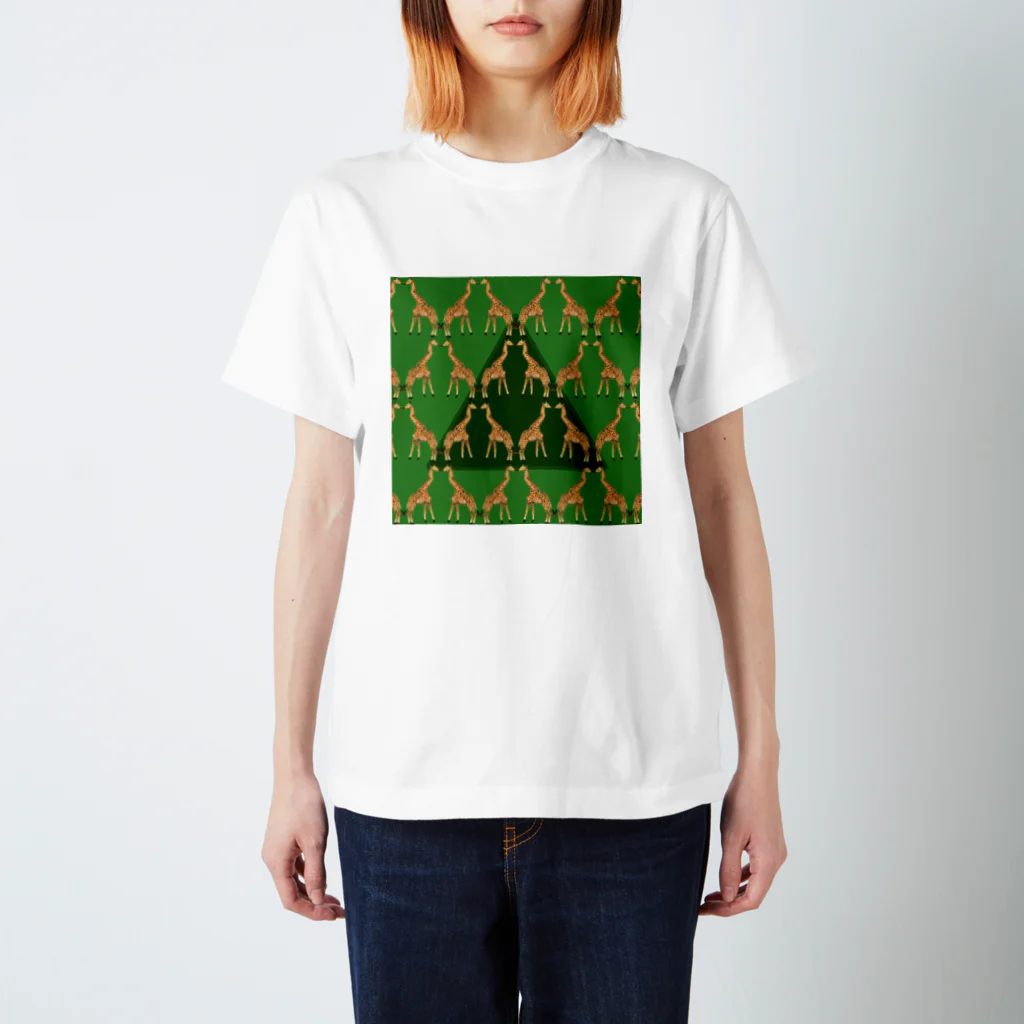 Tania NobukovskiのKISSING GIRAFFES スタンダードTシャツ