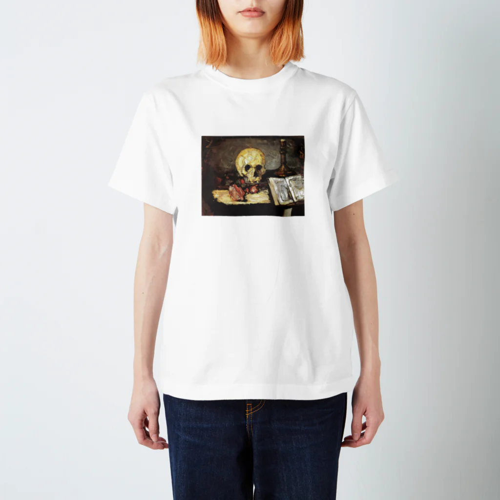 Art Baseのポール・セザンヌ / 1866 / Still life with skull, candle and book Paul Cezanne Regular Fit T-Shirt